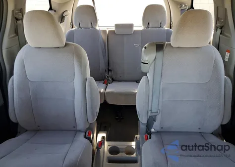 2015 Toyota Sienna Le 8-Passenger z USA, uszkodzony, nr VIN 5TDKK3DCXFS647391